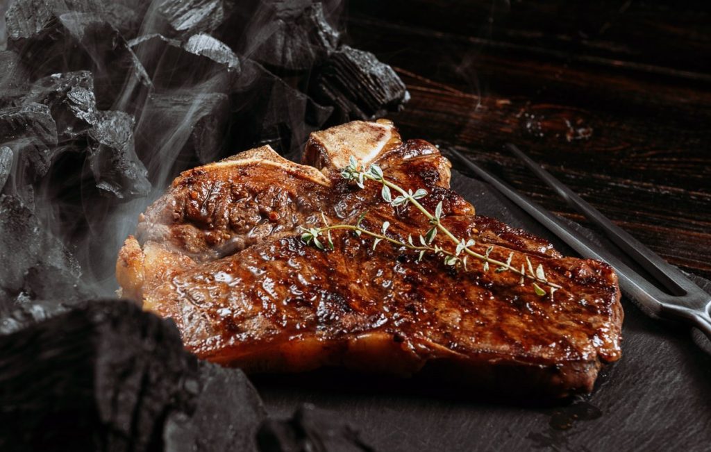 How to Prepare a Healthy Steak Dinner at Home - GurusWay